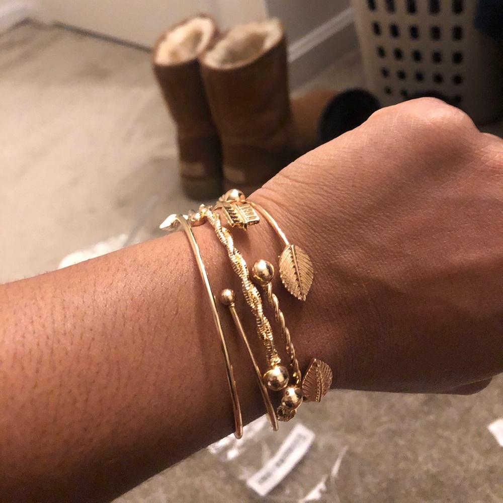 Bracelet - sold separately.each is 6$